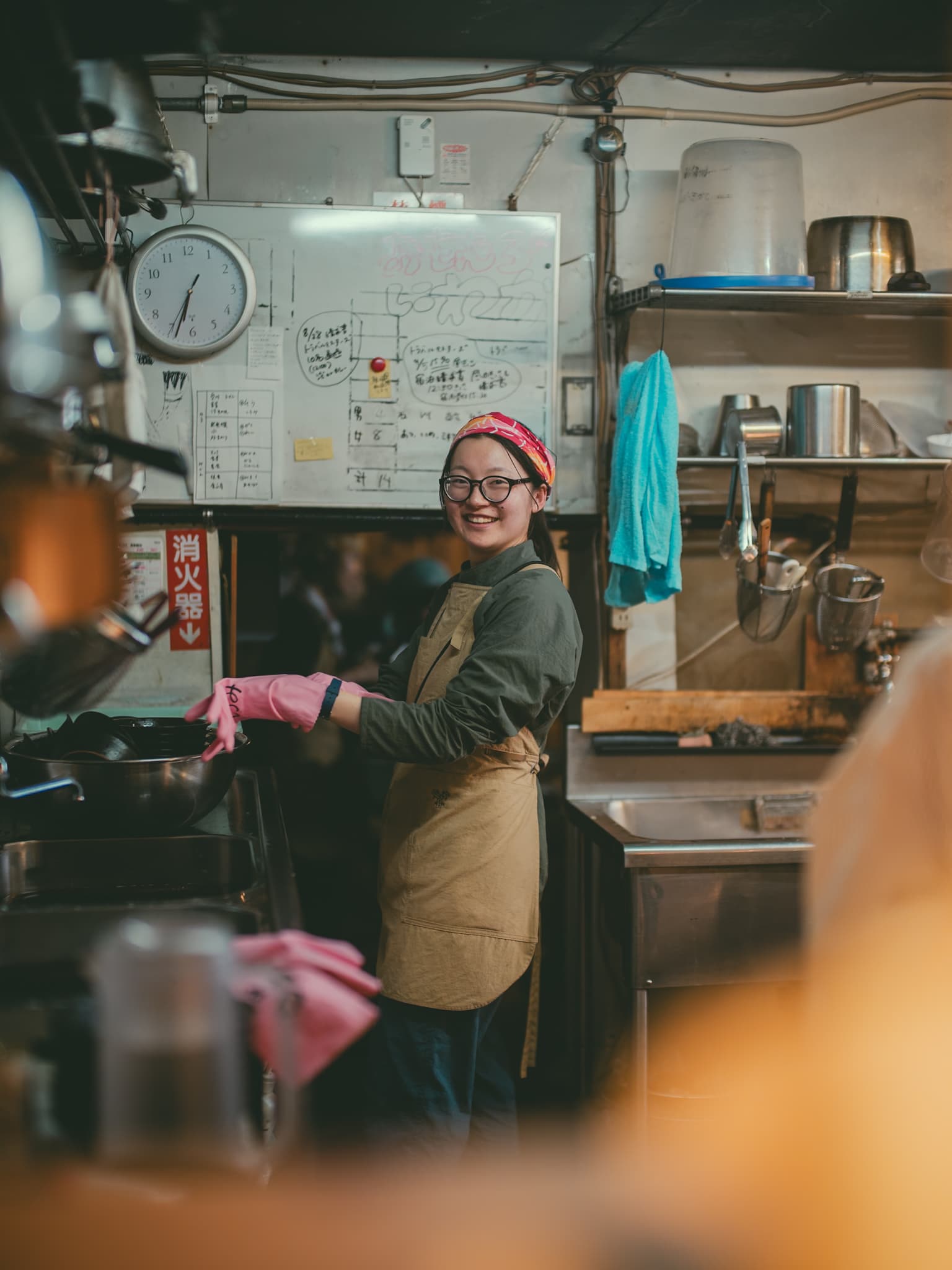 厨房での調理風景