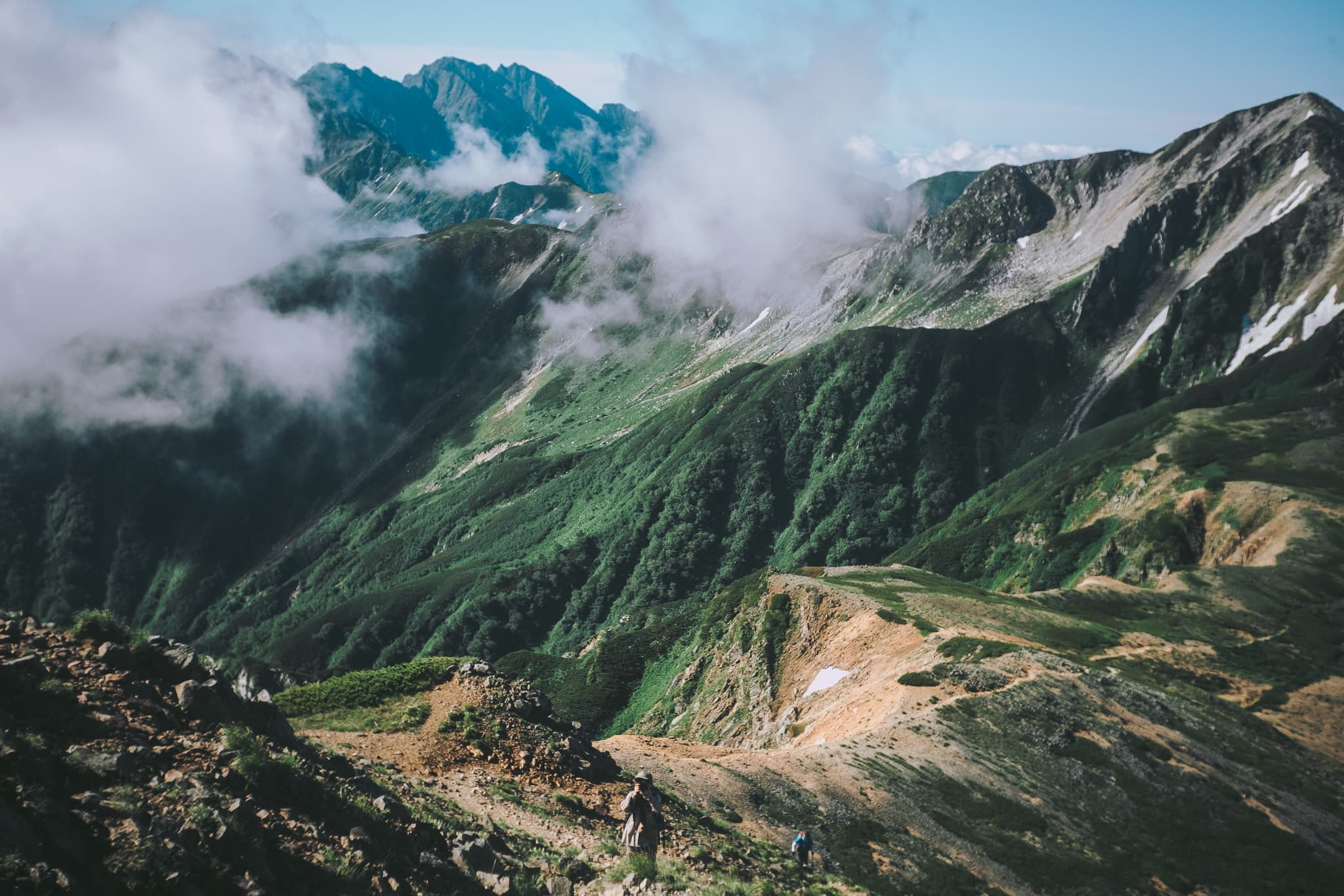 どこまでも続く稜線